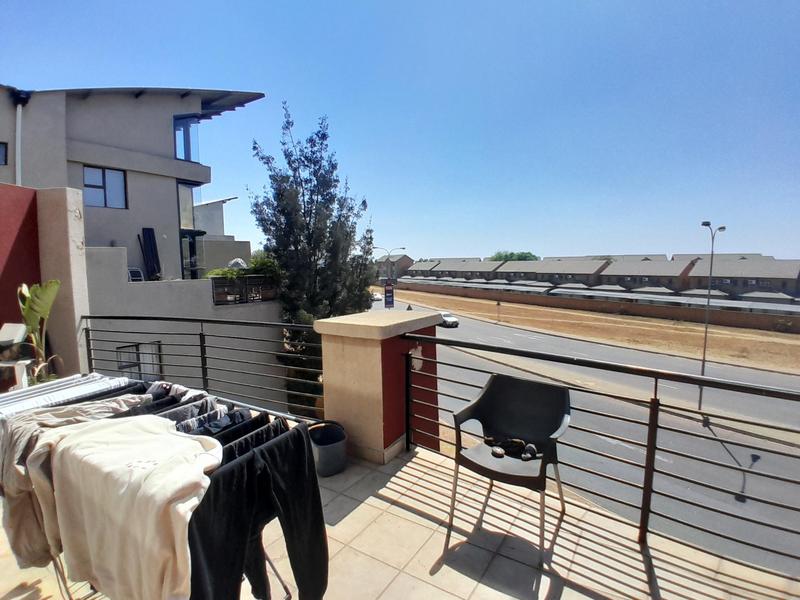 1 Bedroom Property for Sale in Rooihuiskraal North Gauteng