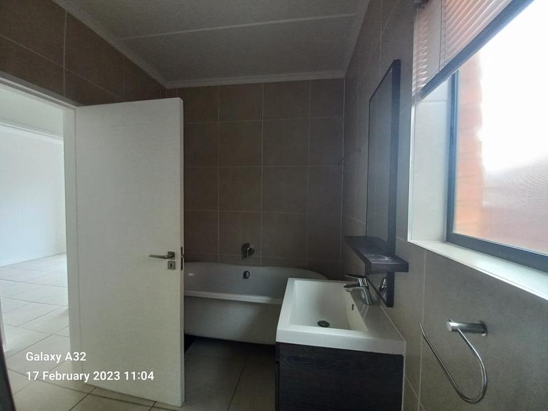 To Let 3 Bedroom Property for Rent in Olivedale Gauteng