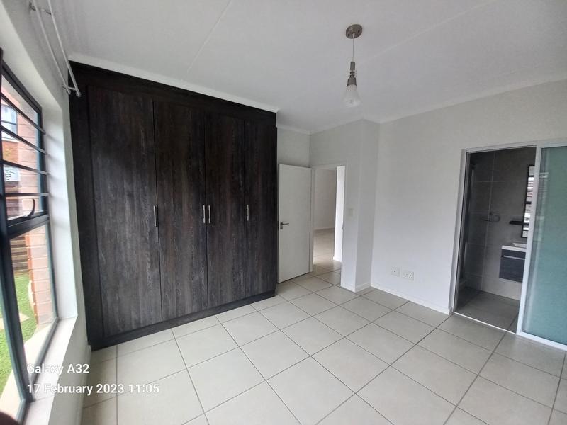 To Let 3 Bedroom Property for Rent in Olivedale Gauteng