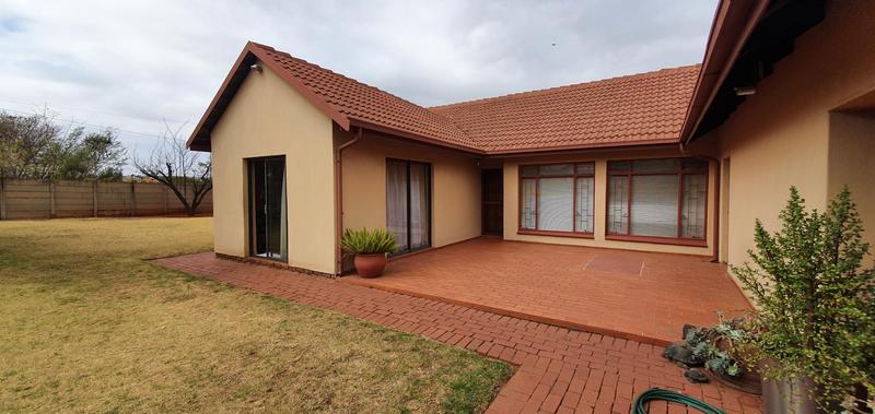 4 Bedroom Property for Sale in Pierre Van Ryneveld Gauteng