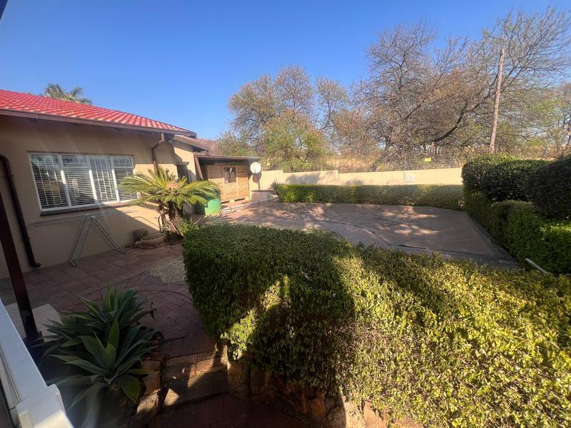 5 Bedroom Property for Sale in Florauna Gauteng