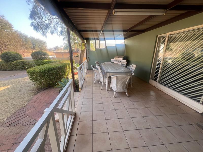 5 Bedroom Property for Sale in Florauna Gauteng