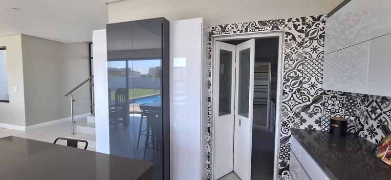 5 Bedroom Property for Sale in Midstream Heights Gauteng