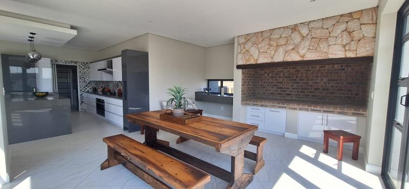 5 Bedroom Property for Sale in Midstream Heights Gauteng