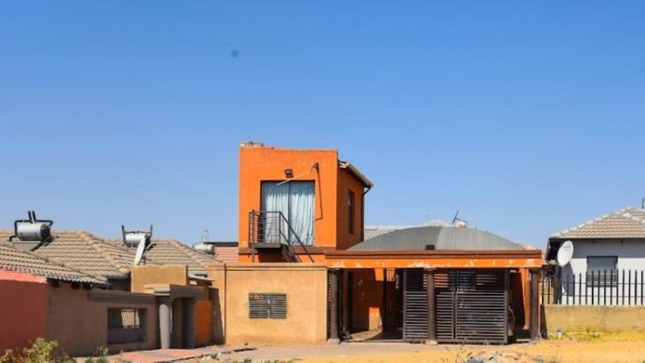 5 Bedroom Property for Sale in Clayville Gauteng