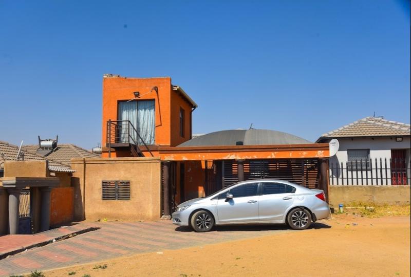 5 Bedroom Property for Sale in Clayville Gauteng