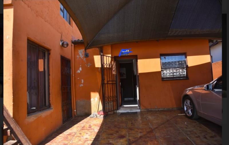 5 Bedroom Property for Sale in Clayville Gauteng