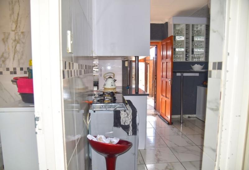 5 Bedroom Property for Sale in Clayville Gauteng