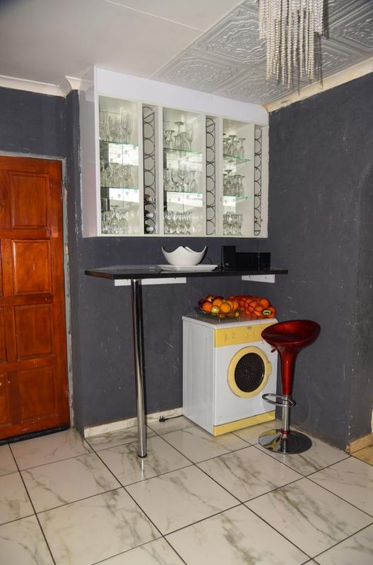 5 Bedroom Property for Sale in Clayville Gauteng