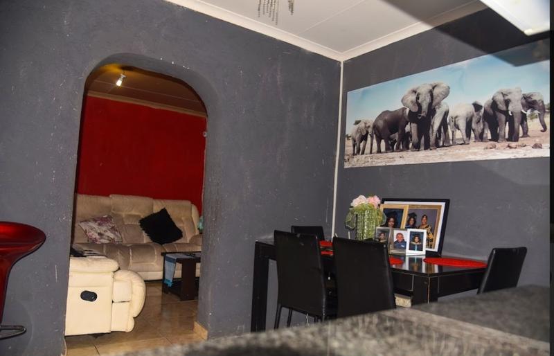 5 Bedroom Property for Sale in Clayville Gauteng