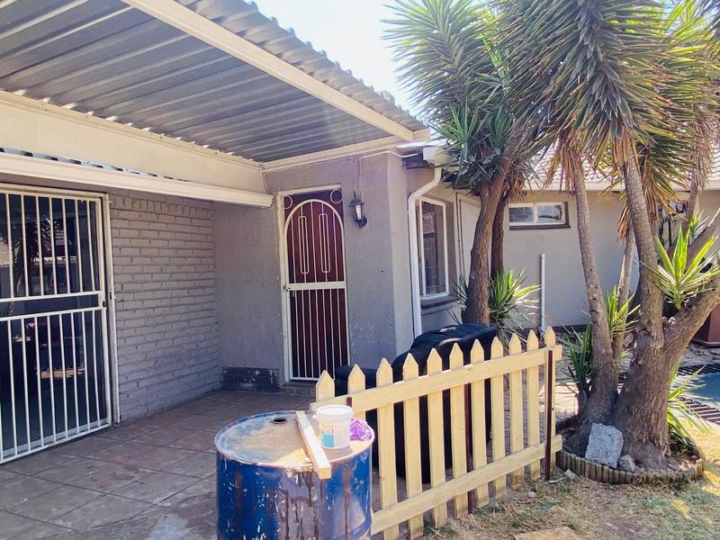 To Let 2 Bedroom Property for Rent in Germiston South Gauteng