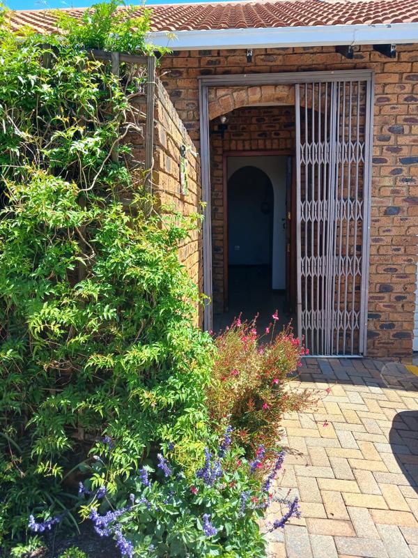 2 Bedroom Property for Sale in Edenvale Gauteng