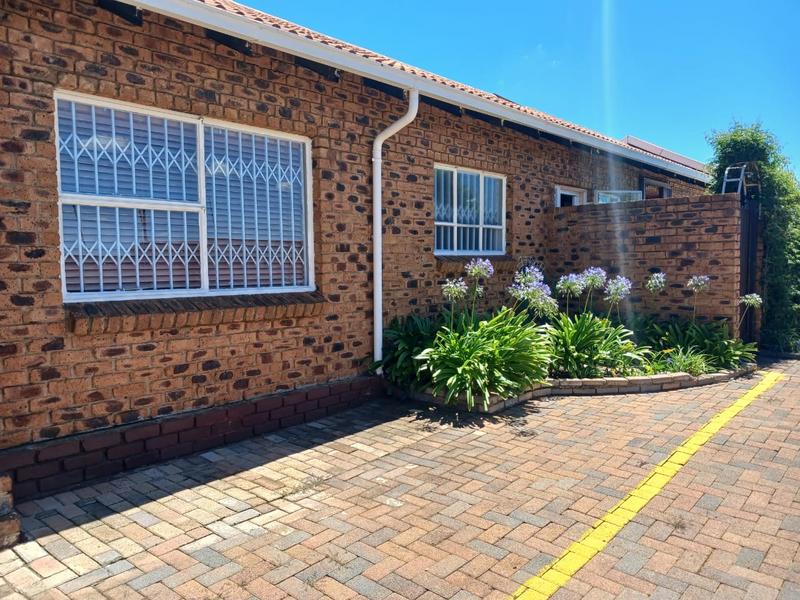 2 Bedroom Property for Sale in Edenvale Gauteng