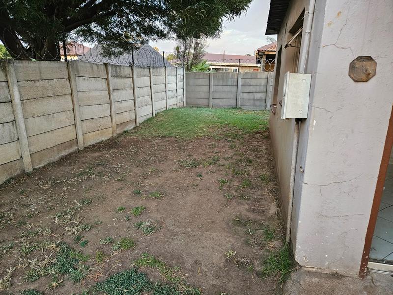 To Let 1 Bedroom Property for Rent in Van Dyk Park Gauteng