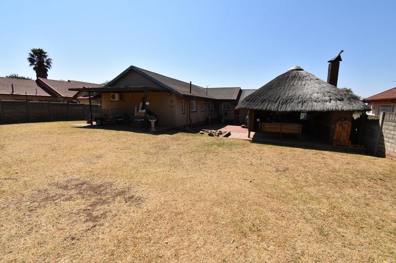 4 Bedroom Property for Sale in Rant En Dal Gauteng