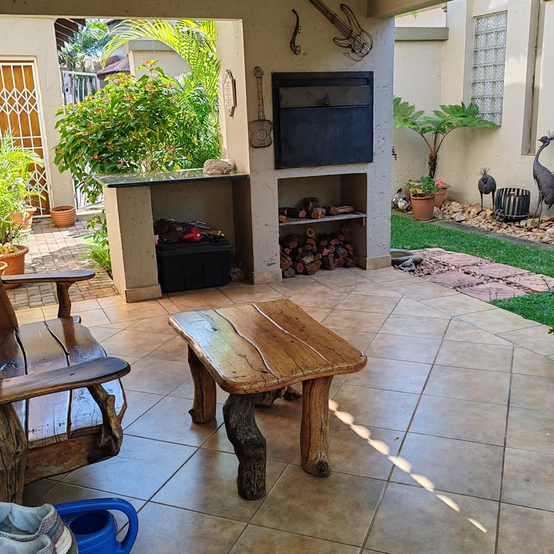 3 Bedroom Property for Sale in Faerie Glen Gauteng