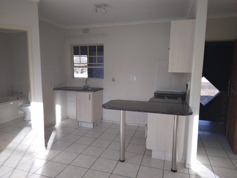 To Let 2 Bedroom Property for Rent in Crystal Park Gauteng