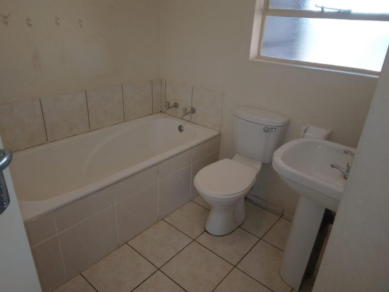 To Let 2 Bedroom Property for Rent in Crystal Park Gauteng