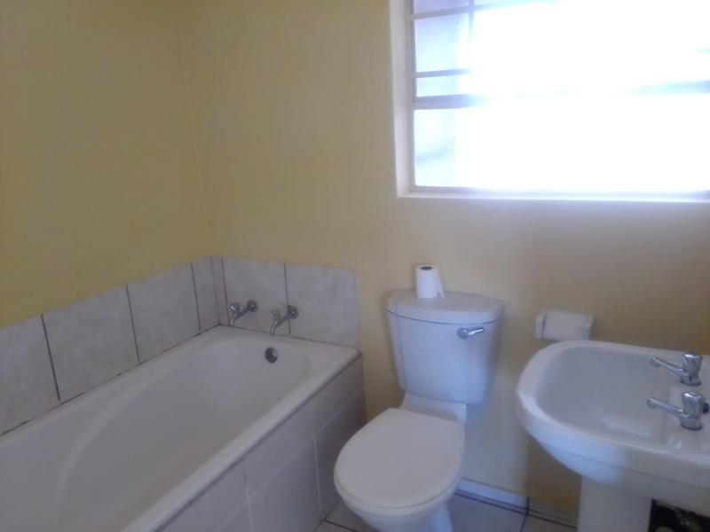 To Let 2 Bedroom Property for Rent in Crystal Park Gauteng