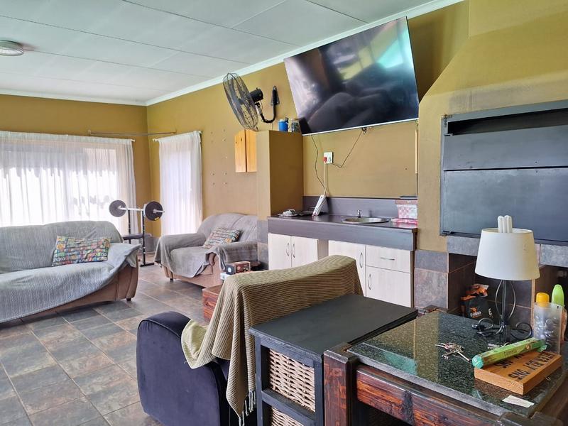 To Let 4 Bedroom Property for Rent in Geduld Gauteng