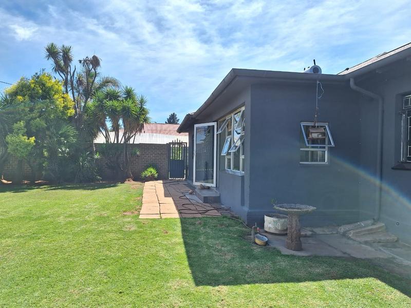 To Let 4 Bedroom Property for Rent in Geduld Gauteng