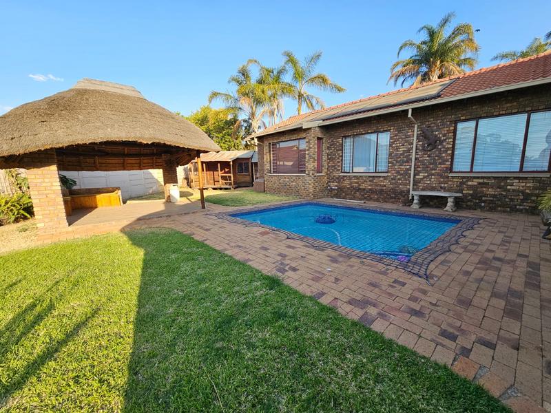 4 Bedroom Property for Sale in Rooihuiskraal Gauteng