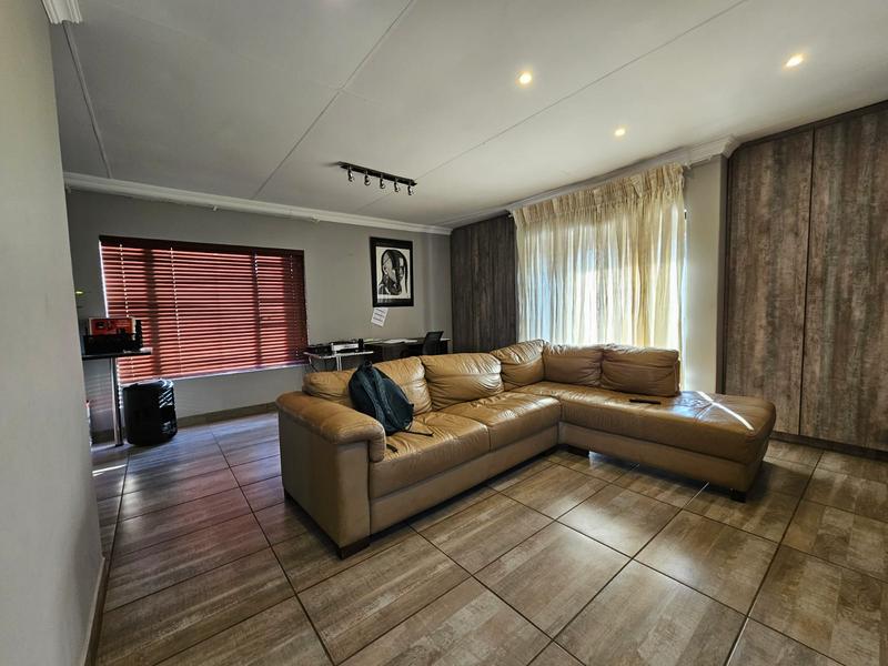 4 Bedroom Property for Sale in Rooihuiskraal Gauteng