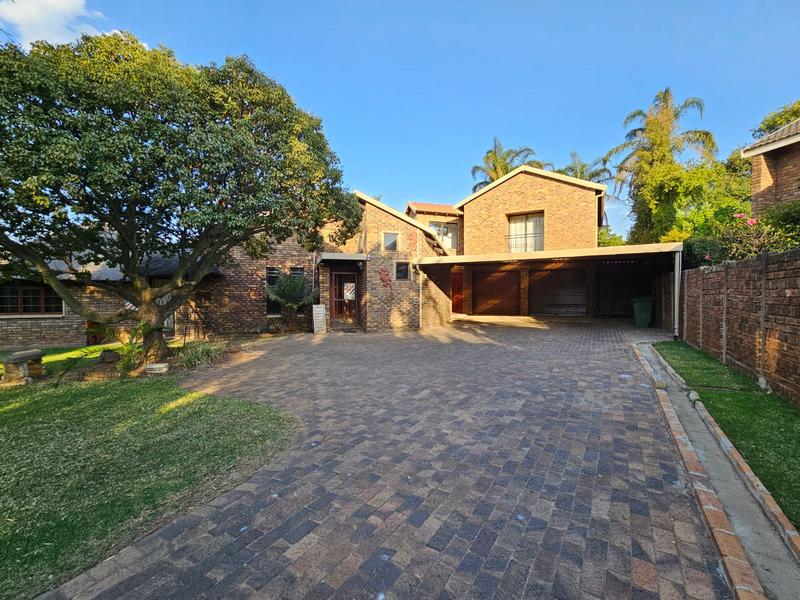 4 Bedroom Property for Sale in Rooihuiskraal Gauteng