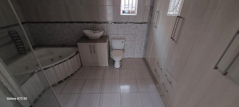 4 Bedroom Property for Sale in Karenpark Gauteng