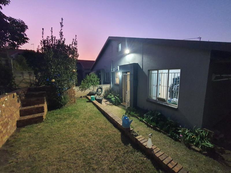 2 Bedroom Property for Sale in Eden Glen Gauteng