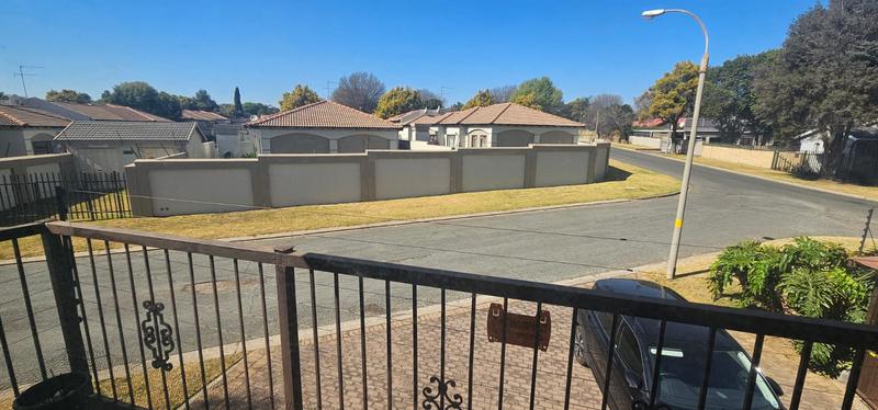 To Let 2 Bedroom Property for Rent in Allen Grove Gauteng