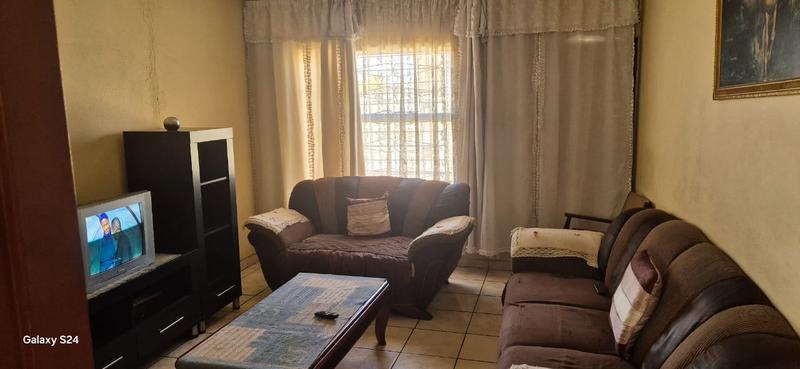 5 Bedroom Property for Sale in Tembisa Gauteng