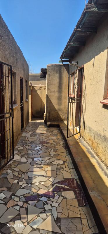 5 Bedroom Property for Sale in Tembisa Gauteng