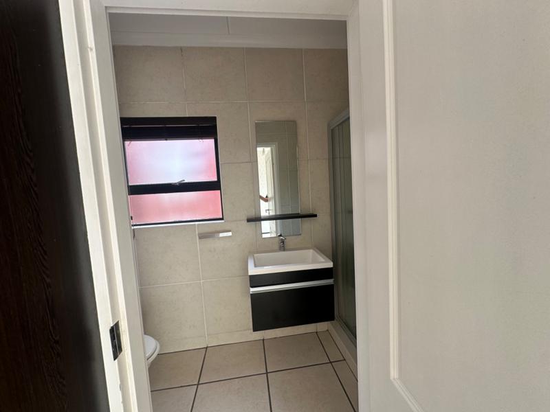 To Let 2 Bedroom Property for Rent in Greenstone Hill Gauteng