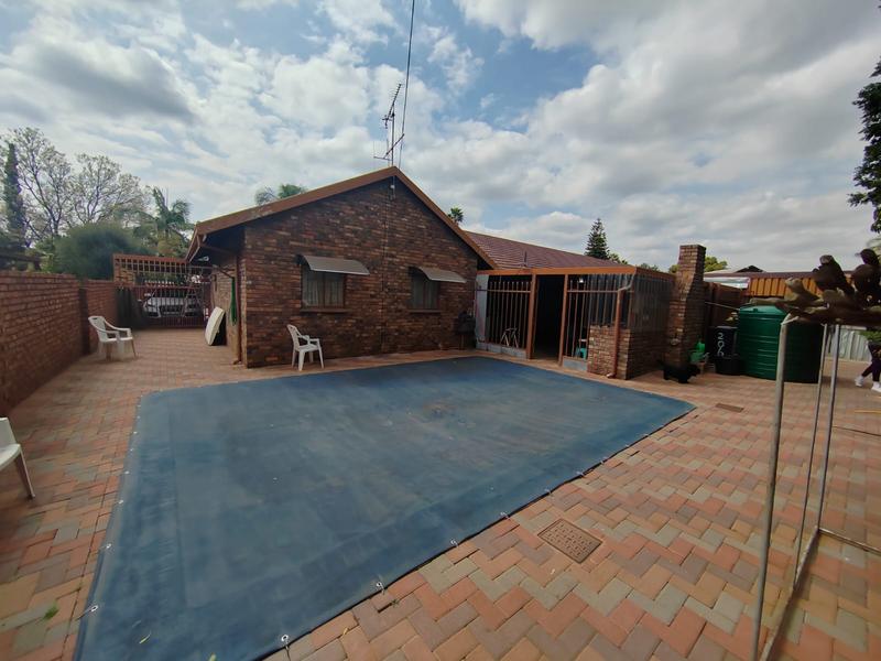 4 Bedroom Property for Sale in Doornpoort Gauteng