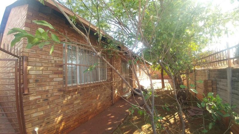 3 Bedroom Property for Sale in Dorandia Gauteng