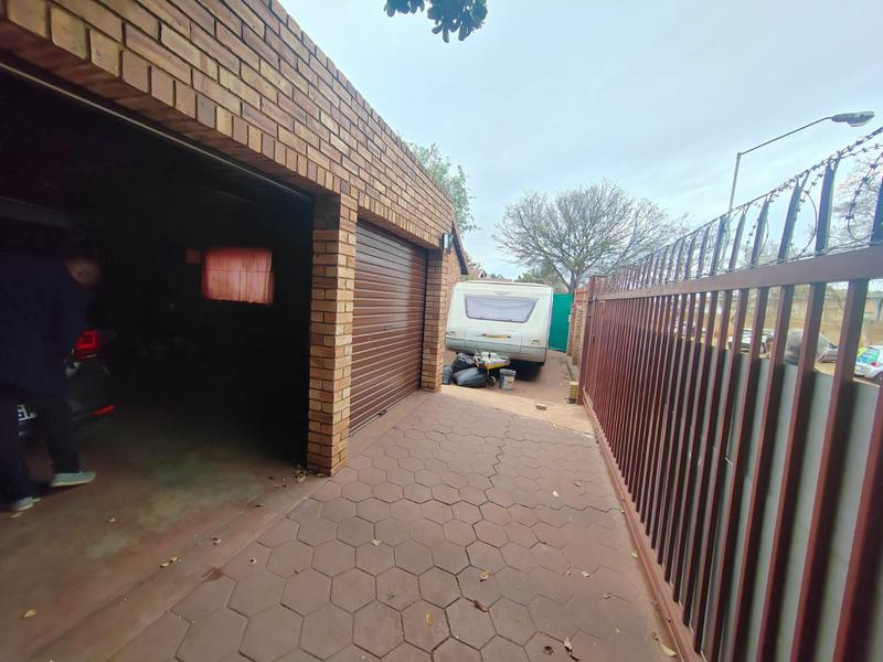 3 Bedroom Property for Sale in Dorandia Gauteng