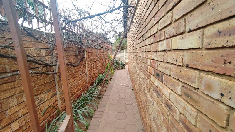 3 Bedroom Property for Sale in Dorandia Gauteng