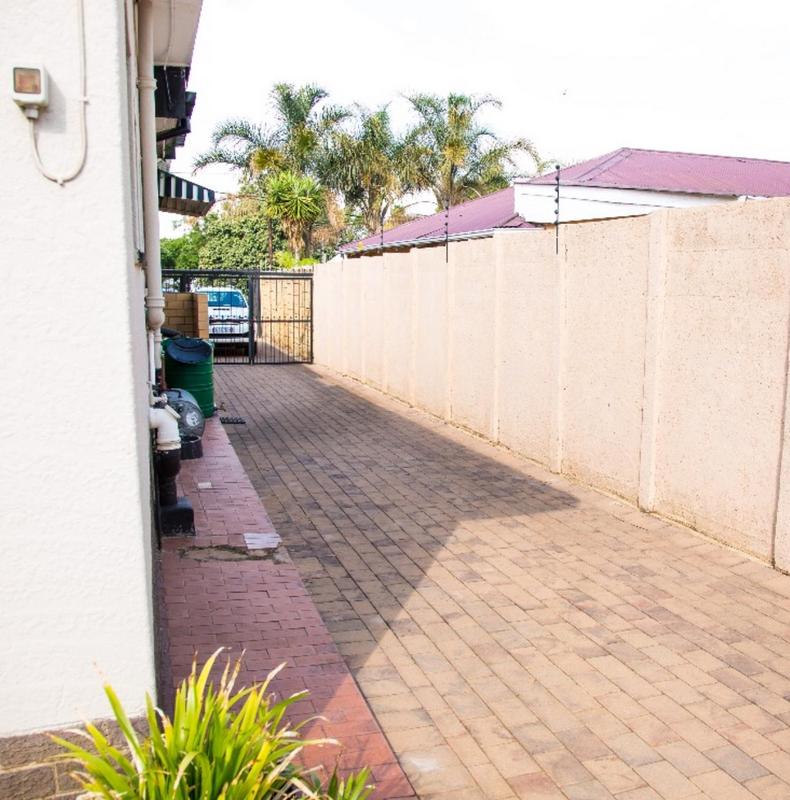 3 Bedroom Property for Sale in Dawnview Gauteng