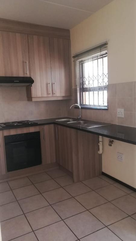 To Let 2 Bedroom Property for Rent in Helderkruin Gauteng