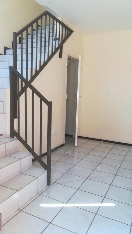 To Let 2 Bedroom Property for Rent in Helderkruin Gauteng