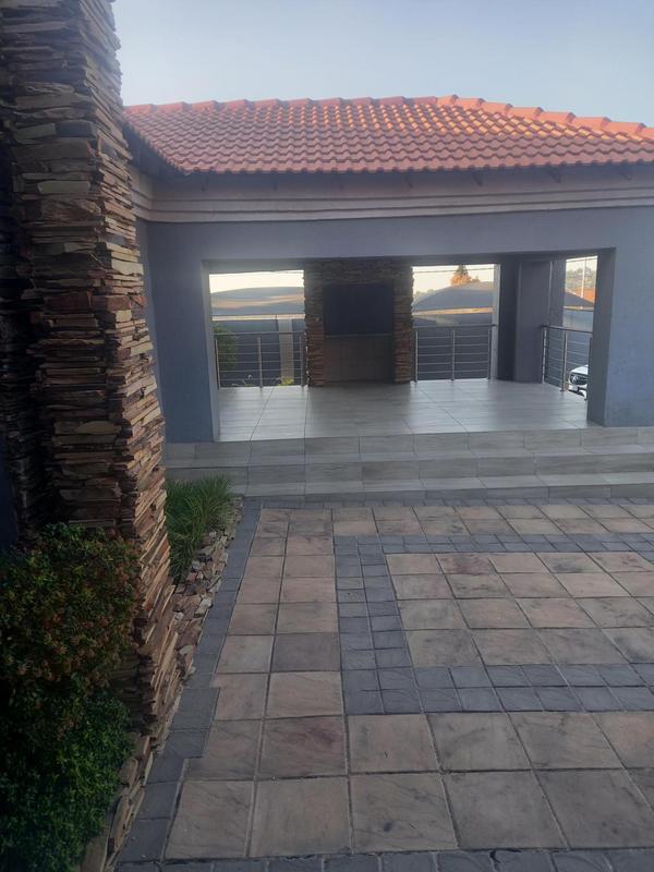 To Let commercial Property for Rent in Ontdekkerspark Gauteng