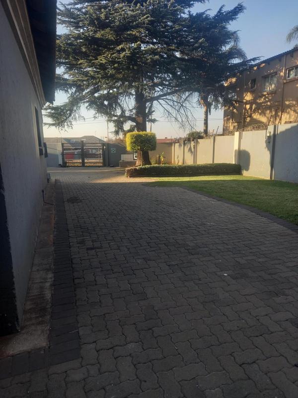 To Let commercial Property for Rent in Ontdekkerspark Gauteng