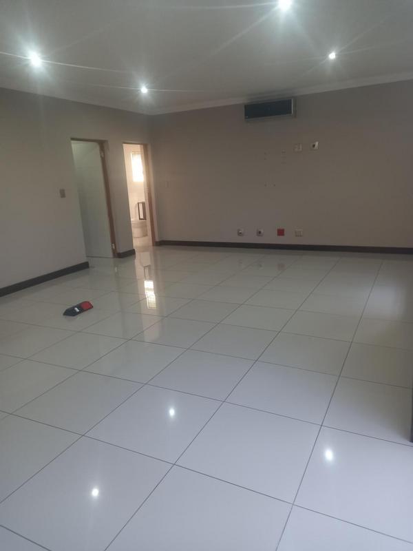 To Let commercial Property for Rent in Ontdekkerspark Gauteng