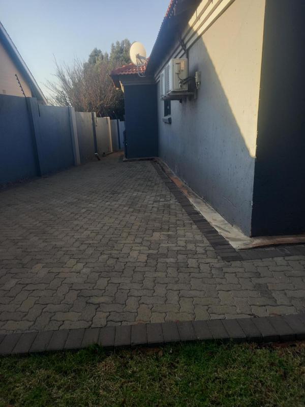 To Let commercial Property for Rent in Ontdekkerspark Gauteng