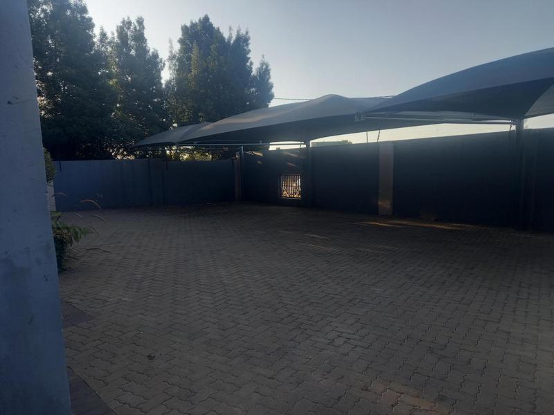 To Let commercial Property for Rent in Ontdekkerspark Gauteng