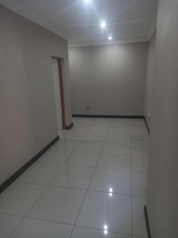 To Let commercial Property for Rent in Ontdekkerspark Gauteng