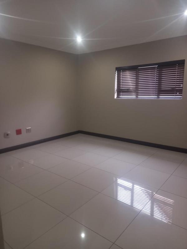 To Let commercial Property for Rent in Ontdekkerspark Gauteng