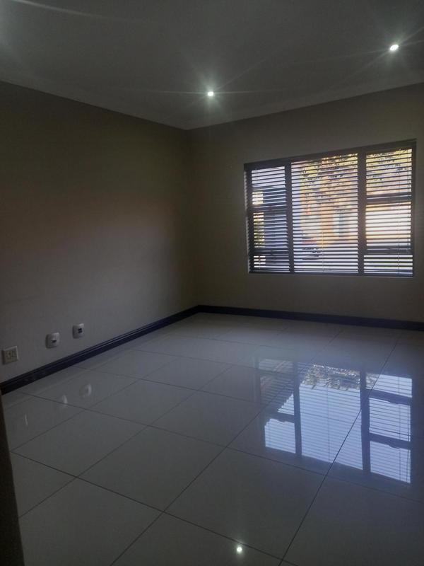 To Let commercial Property for Rent in Ontdekkerspark Gauteng