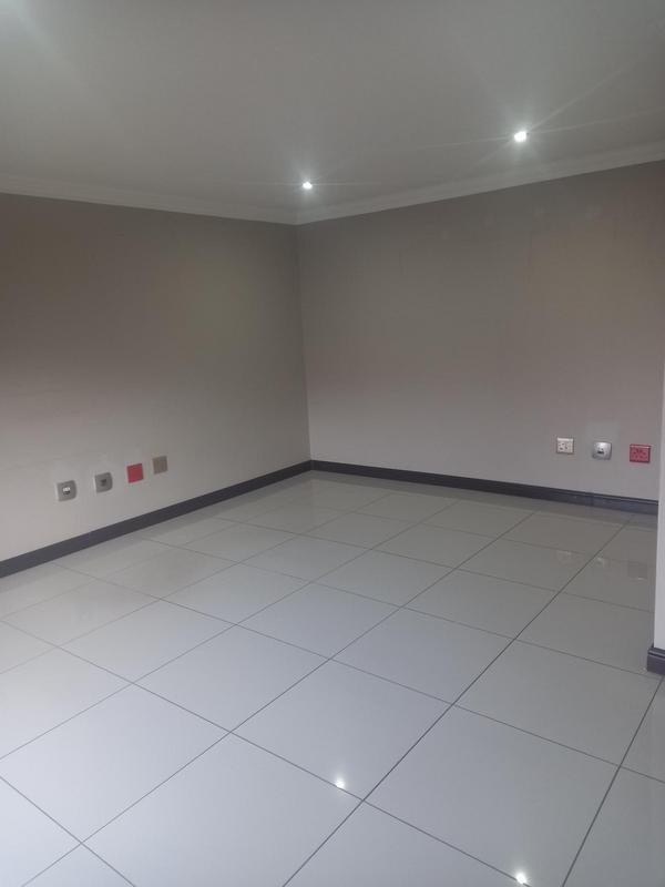 To Let commercial Property for Rent in Ontdekkerspark Gauteng